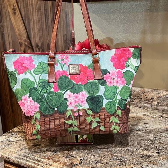 Dooney & Bourke Handbags - Dooney & Bourke EUC Geranium Basket Zip Top Shoulder Bag , Large Tote